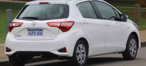 Toyota-Yaris-XP13-Heckansicht