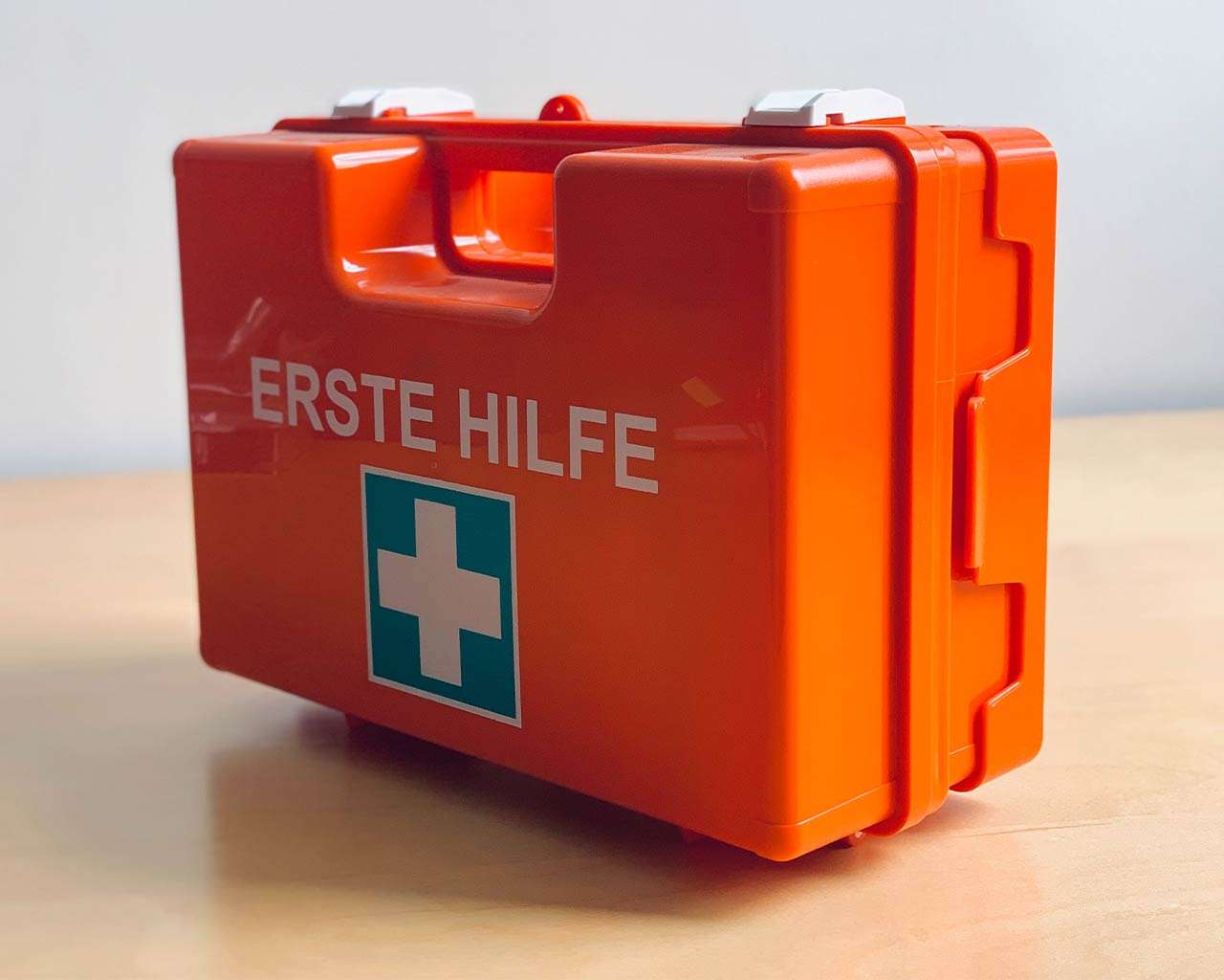 Erste Hilfe Kasten Für Zuhause Apotheke Erste Hilfe Kasten: Inhalt nach aktueller DIN