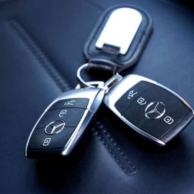 Autoschluessel-Trick kuehlt Auto vor dem Einsteigen