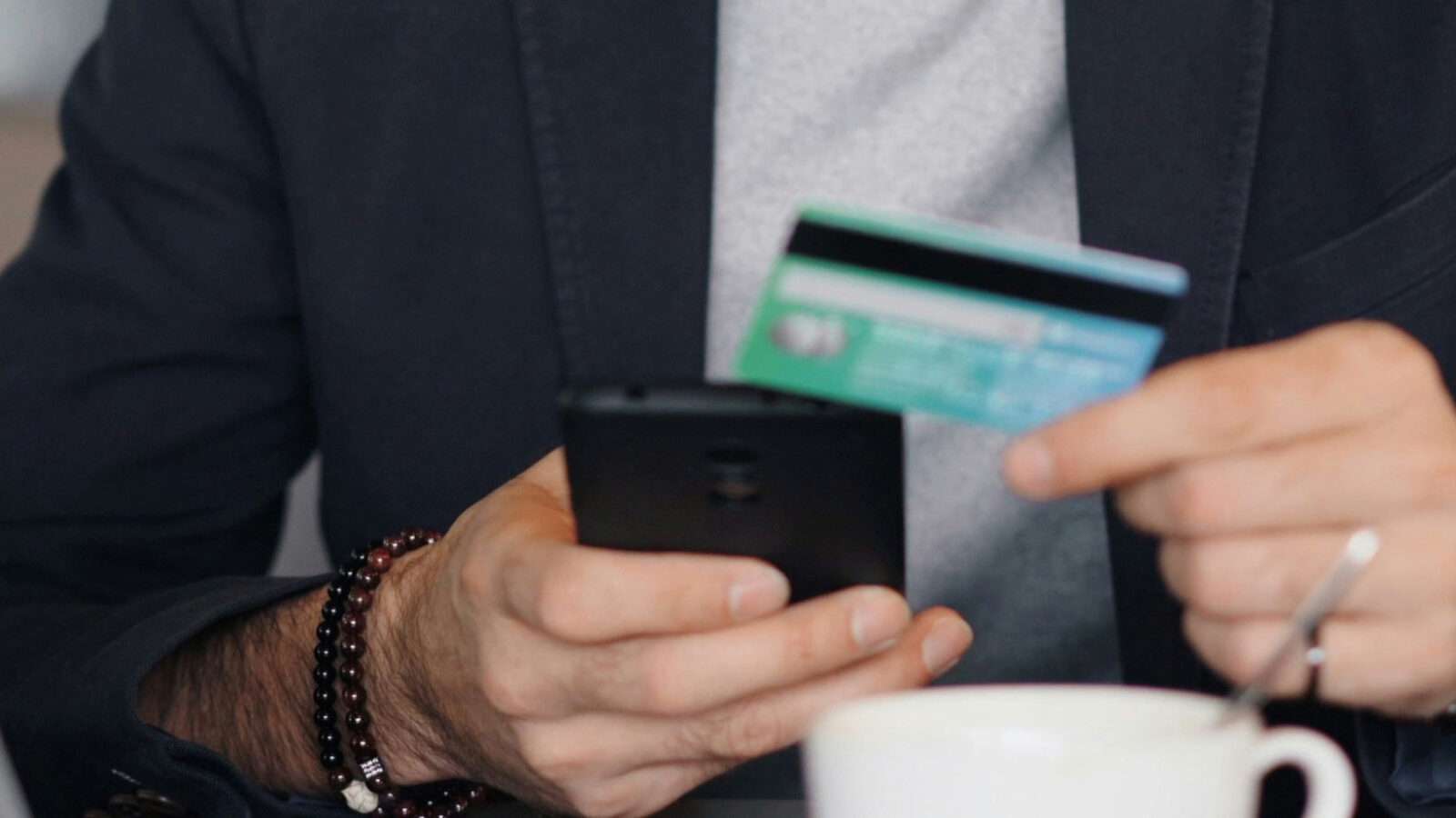 Gefaelschter Fahrzeugbericht - so werden Autoverkaeufer abgezockt