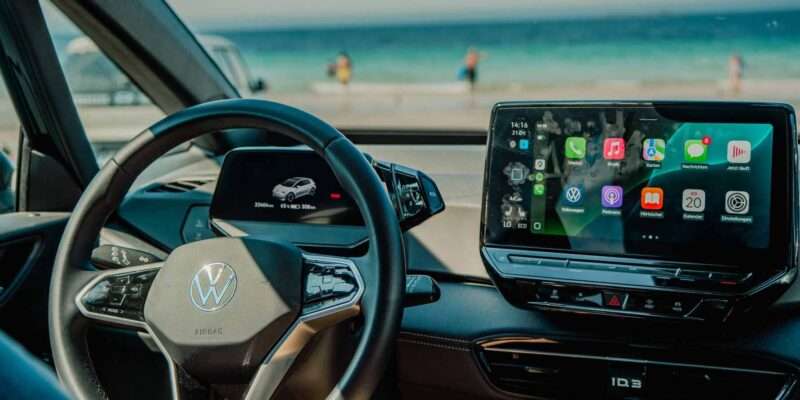 E-Auto-Fahrer zufriedener doch Software bleibt ein Problem